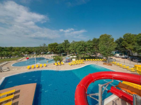 Отель Holiday Home Camping Lanterna-1  Пореч